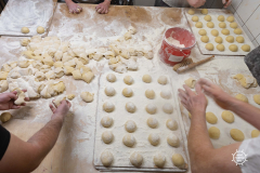 15.02.2023 Szczecin Cukiernia Malinowa piecze pączki na tłósty czwartek   Fot. Robert Stachnik