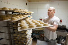 15.02.2023 Szczecin Cukiernia Malinowa piecze pączki na tłósty czwartek   Fot. Robert Stachnik