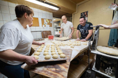 15.02.2023 Szczecin Cukiernia Malinowa piecze pączki na tłósty czwartek   Fot. Robert Stachnik