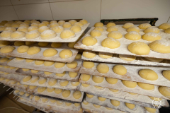 15.02.2023 Szczecin Cukiernia Malinowa piecze pączki na tłósty czwartek   Fot. Robert Stachnik