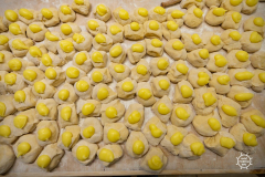 15.02.2023 Szczecin Cukiernia Malinowa piecze pączki na tłósty czwartek   Fot. Robert Stachnik